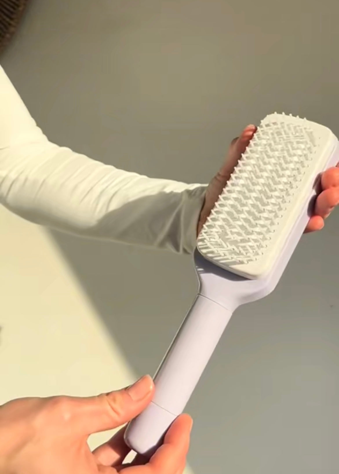 Opal Self Cleaning Comb