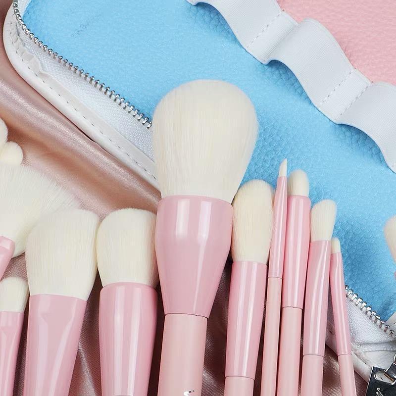 Professional Gradient 14-Piece Makeup Brush Set.
