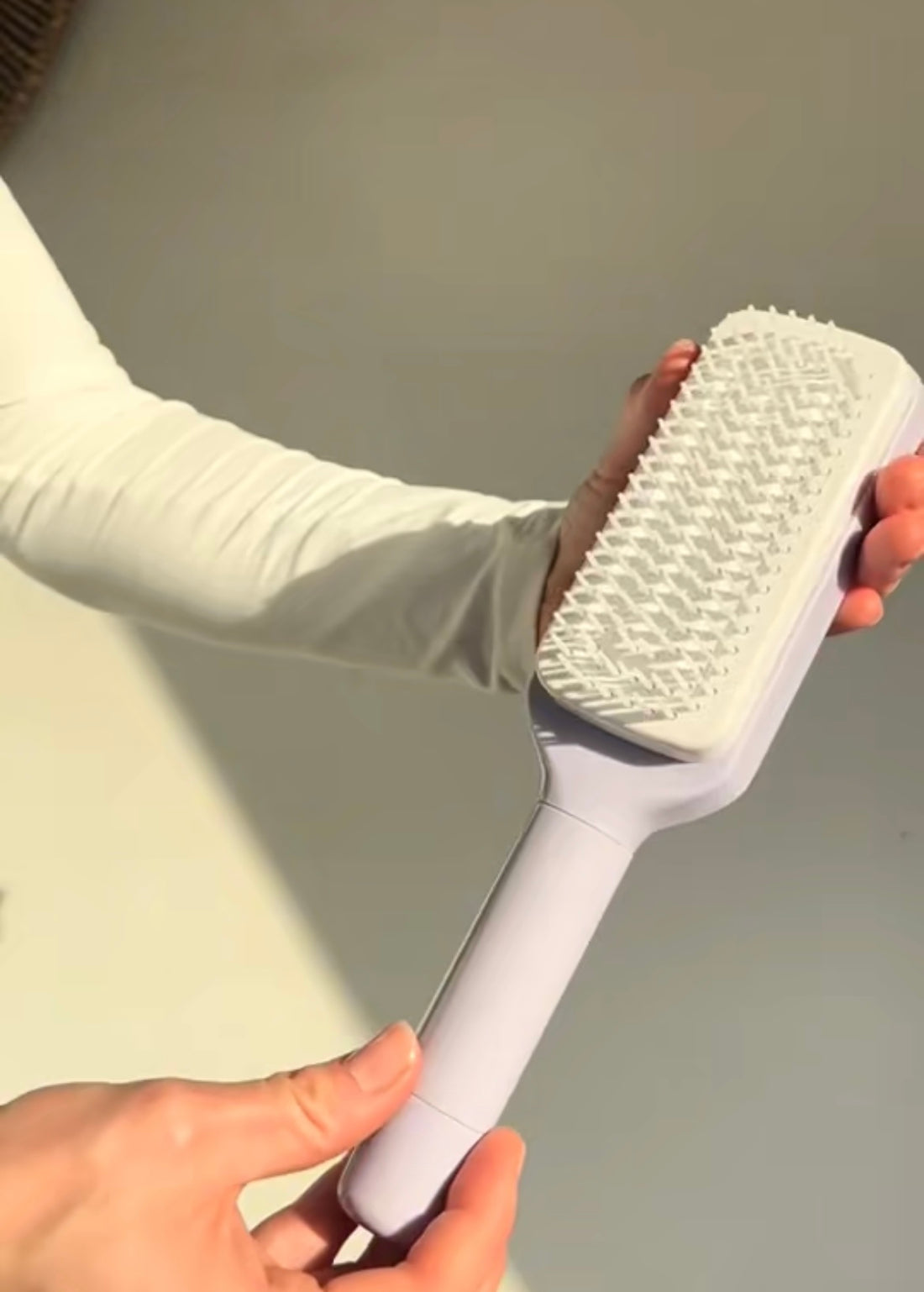 Opal Self Cleaning Comb